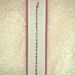 Amythst bracelet set in 10k gold